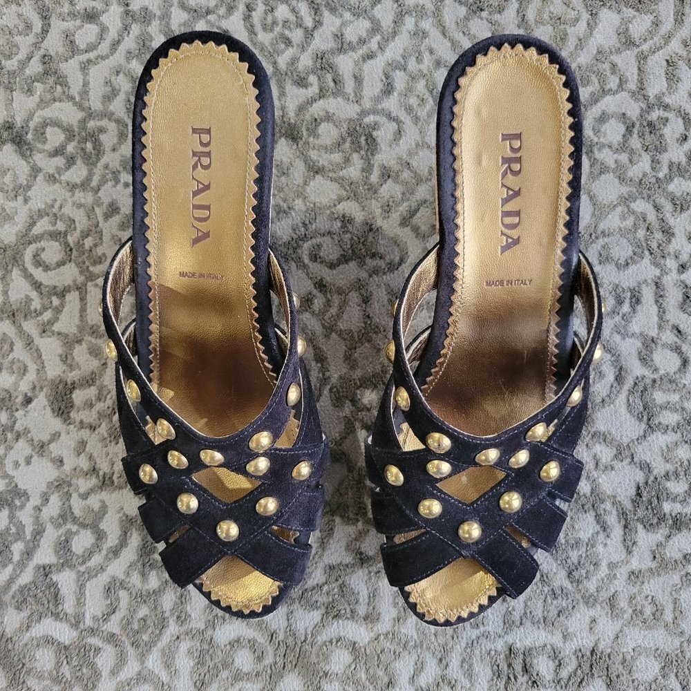 Prada Scamosciato Heels—hard to find! Size 36.5 - Picture 5 of 12